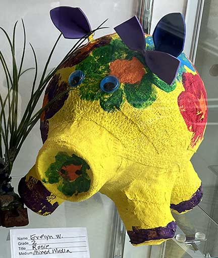 Yellow pig created by Nederland Elementary School student